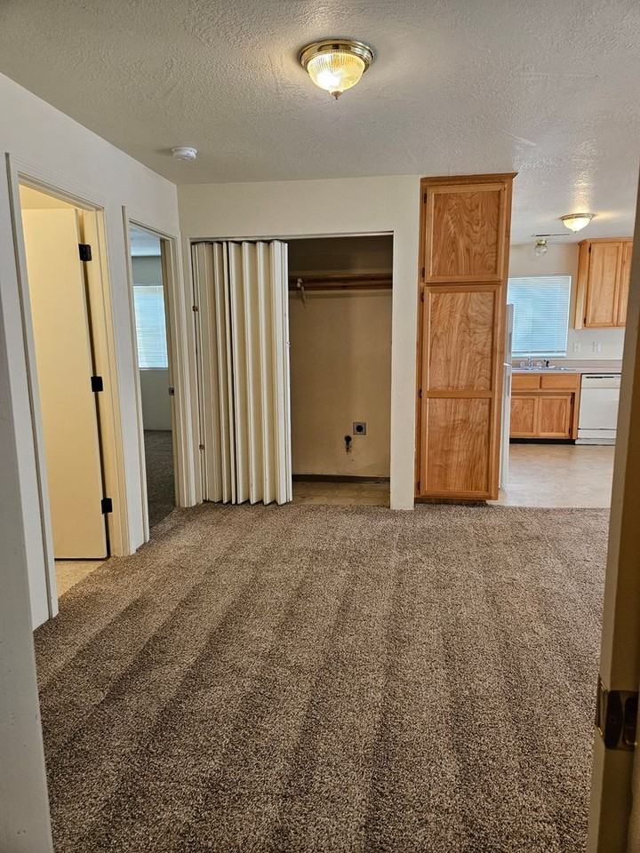 214 Oak St #B - Photo 6 of 19