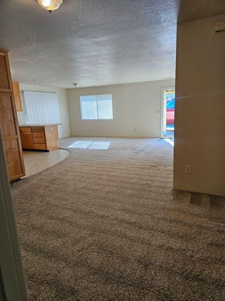 214 Oak St #B - Photo 7 of 19