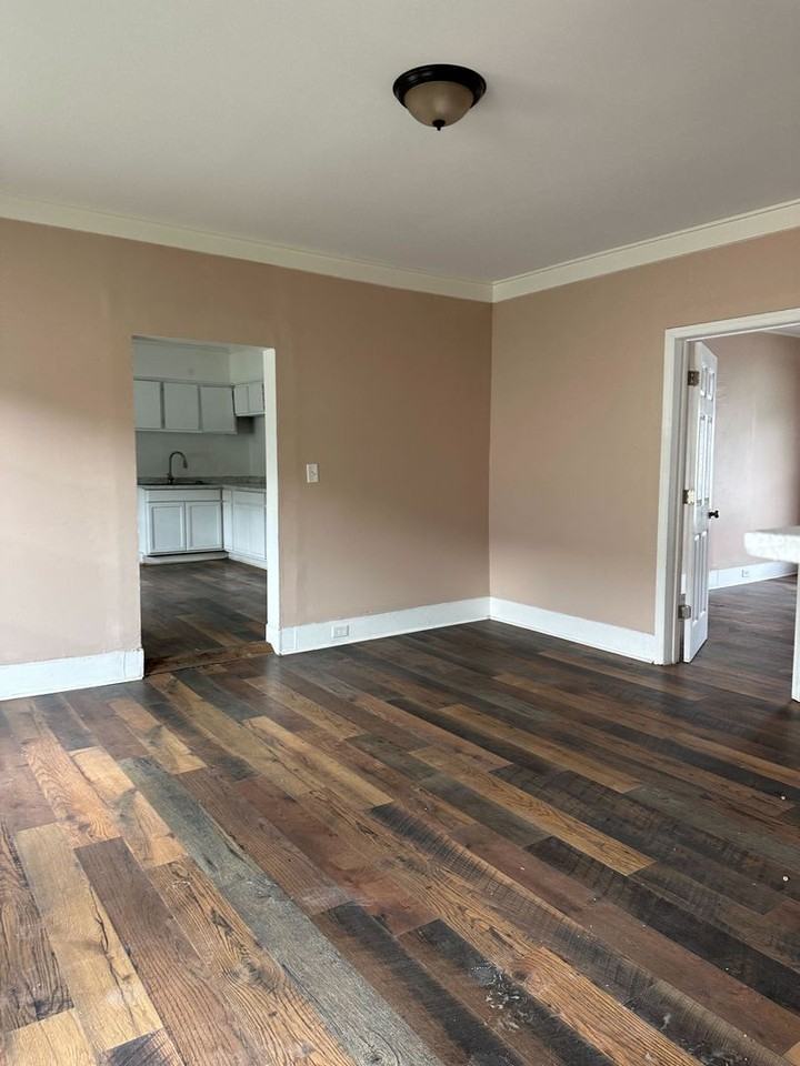 1304 Avenue G - Photo 4 of 20