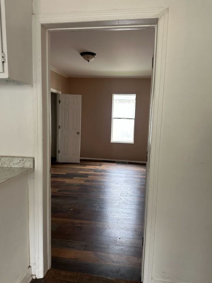 1304 Avenue G - Photo 7 of 20