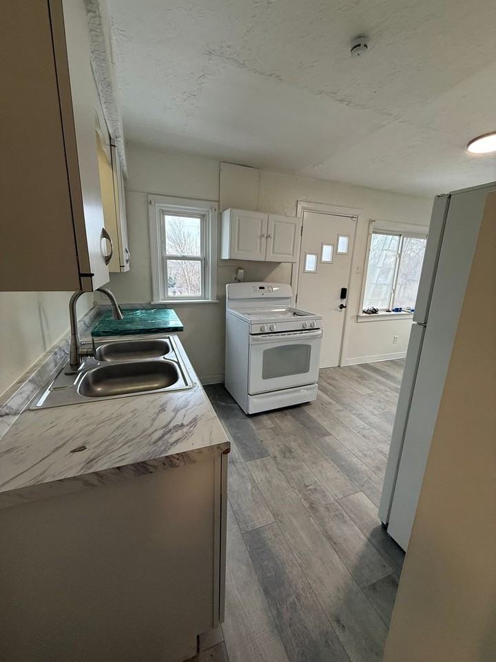 2405 Jenny Lind St - Photo 5 of 9