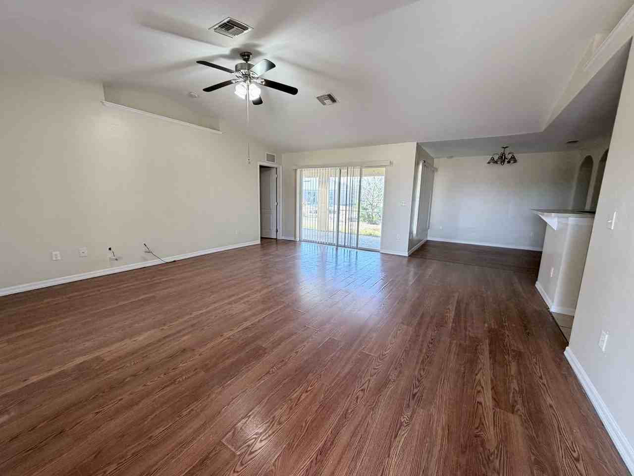 3925 22nd St W - Photo 2 of 14