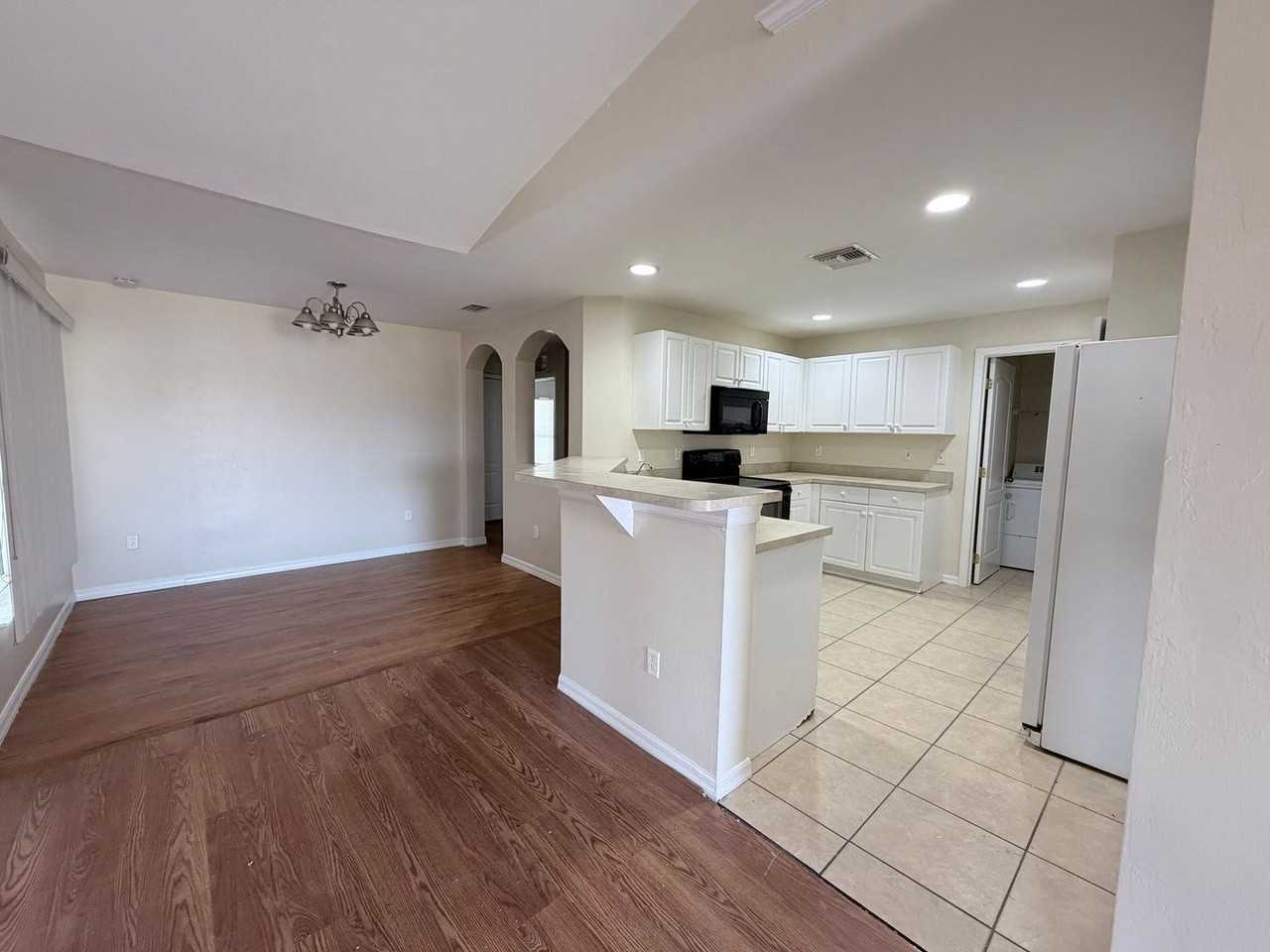 3925 22nd St W - Photo 3 of 14