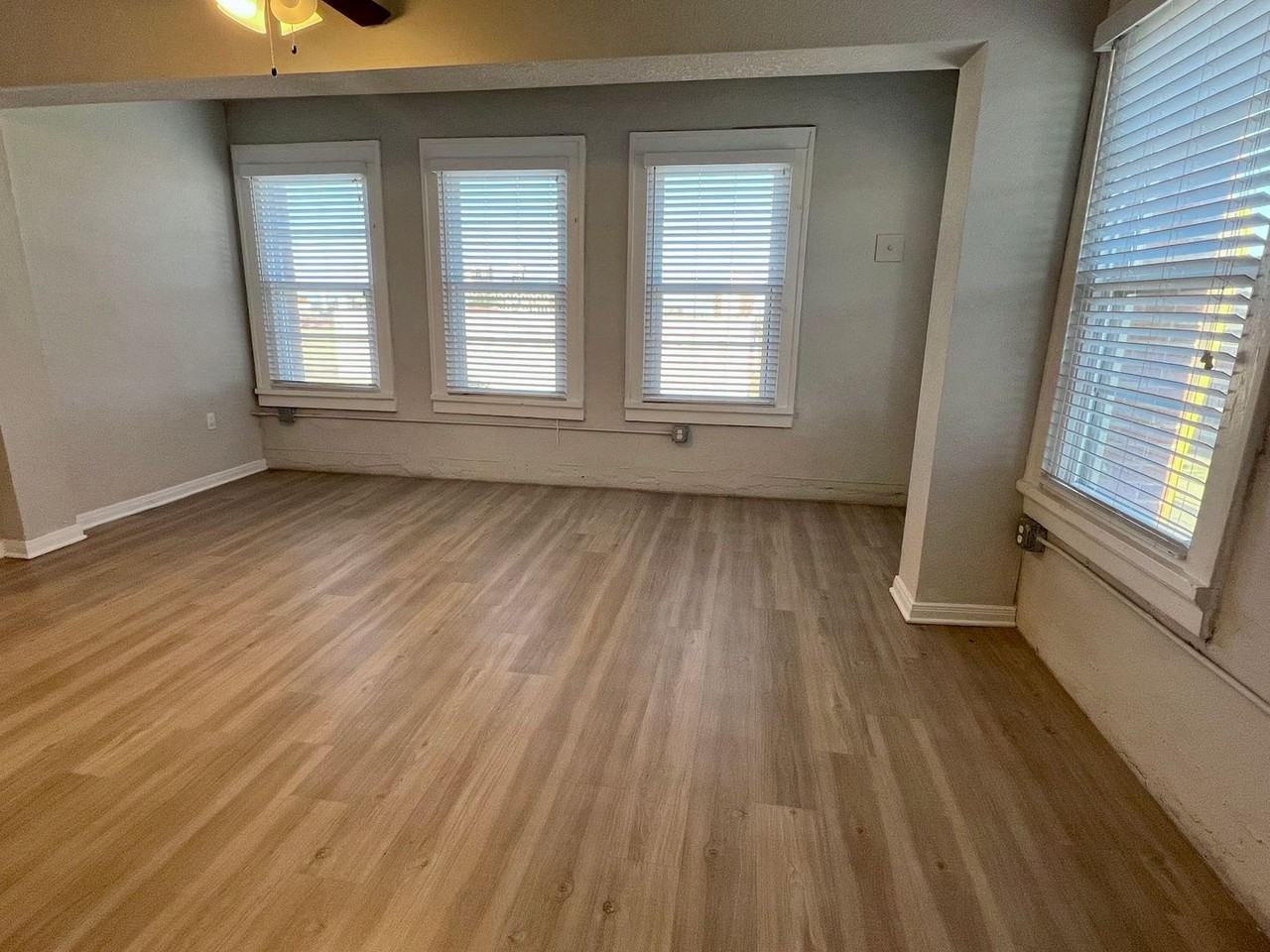 1307 Austin Ave #403 - Photo 7 of 13