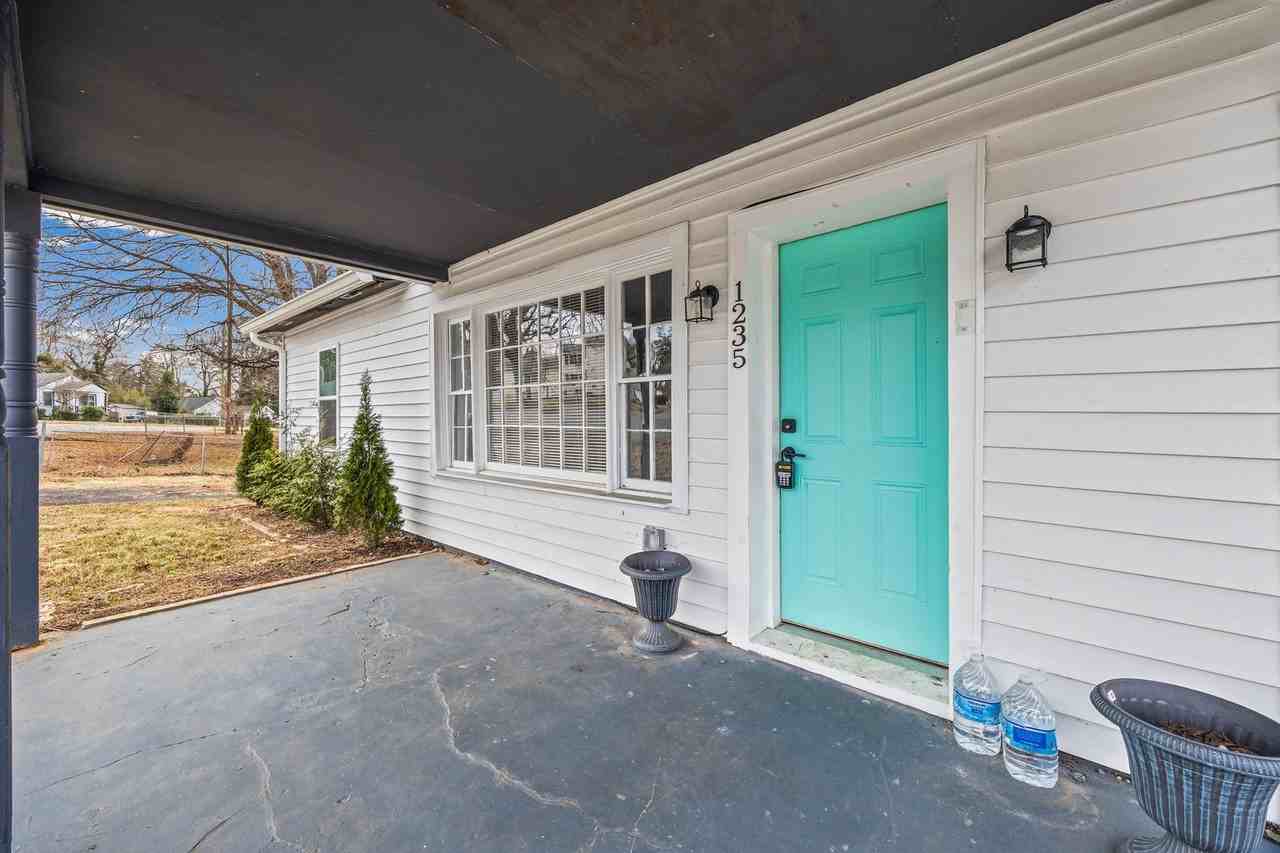 1235 Bradford Heights Rd - Photo 2 of 26