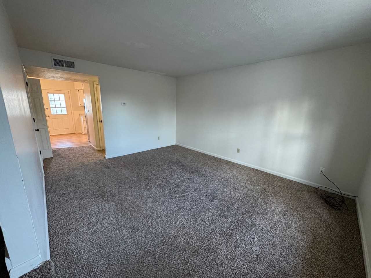 107 Grogan Cir - Photo 3 of 19