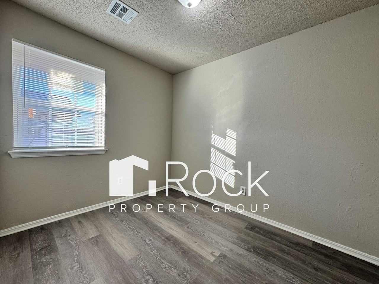 8300 Nw 10th St - Photo 6 of 12