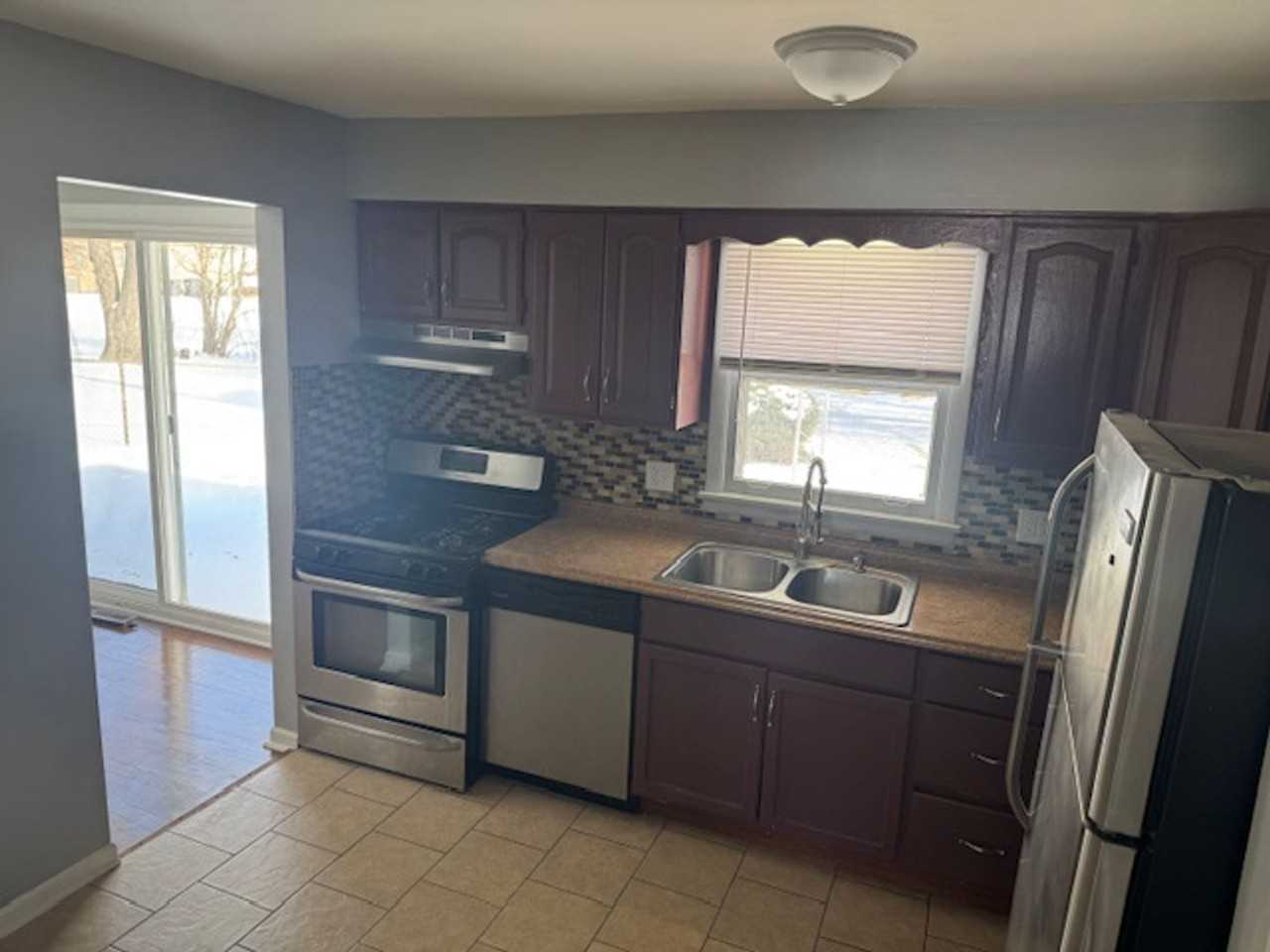 16821 16821 Louis Ct - FOR RENT - Photo 2 of 6