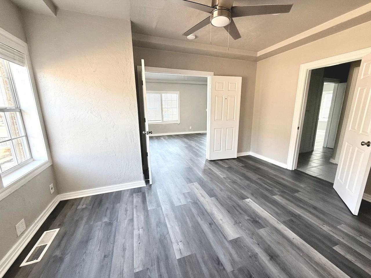 1908 Nw 23rd St - Photo 3 of 19