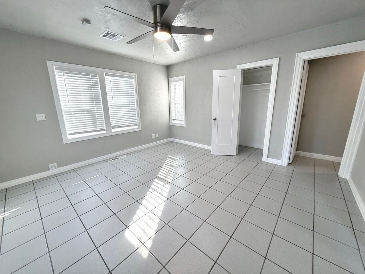 1908 Nw 23rd St - Photo 6 of 19