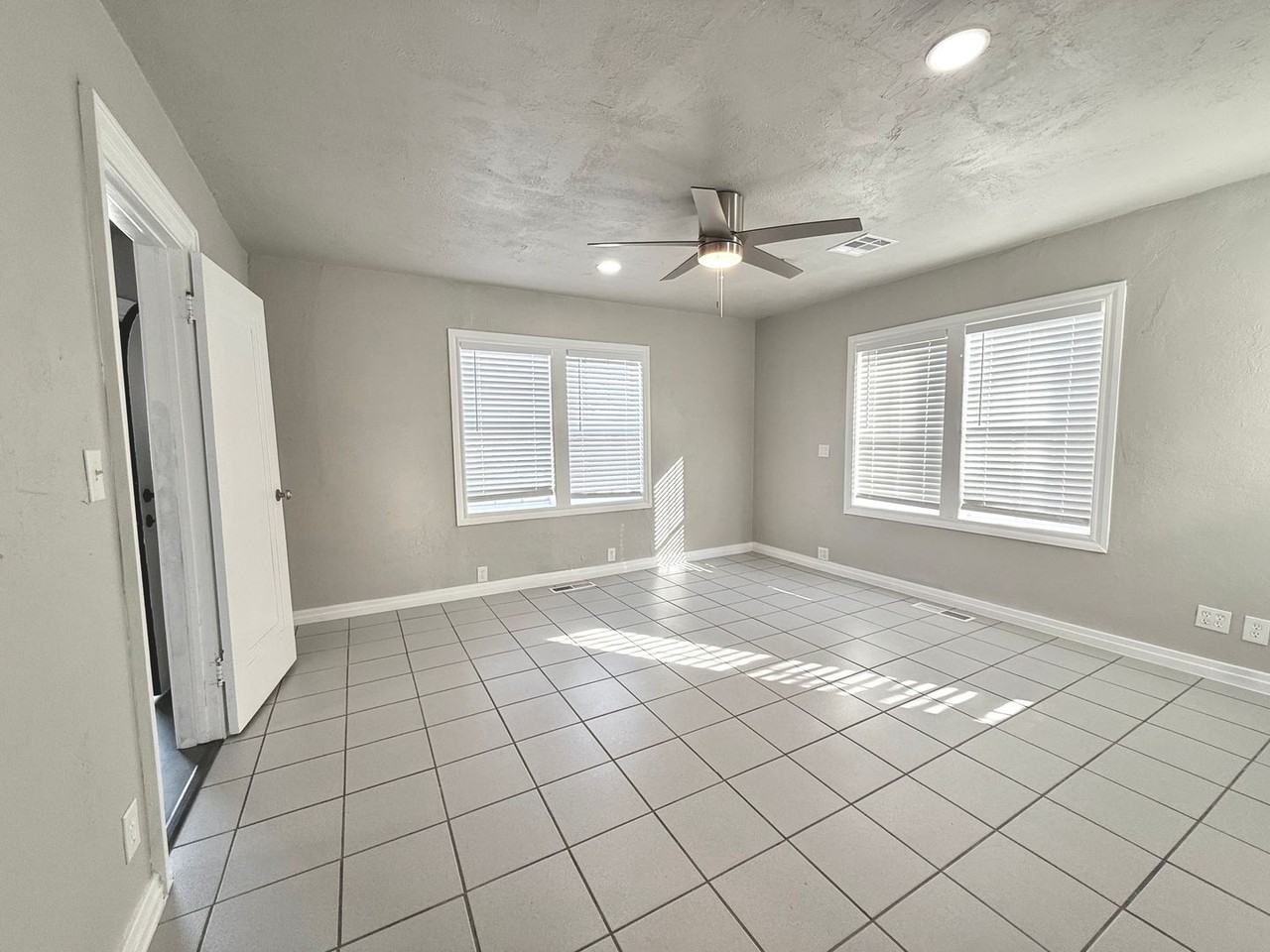 1908 Nw 23rd St - Photo 7 of 19