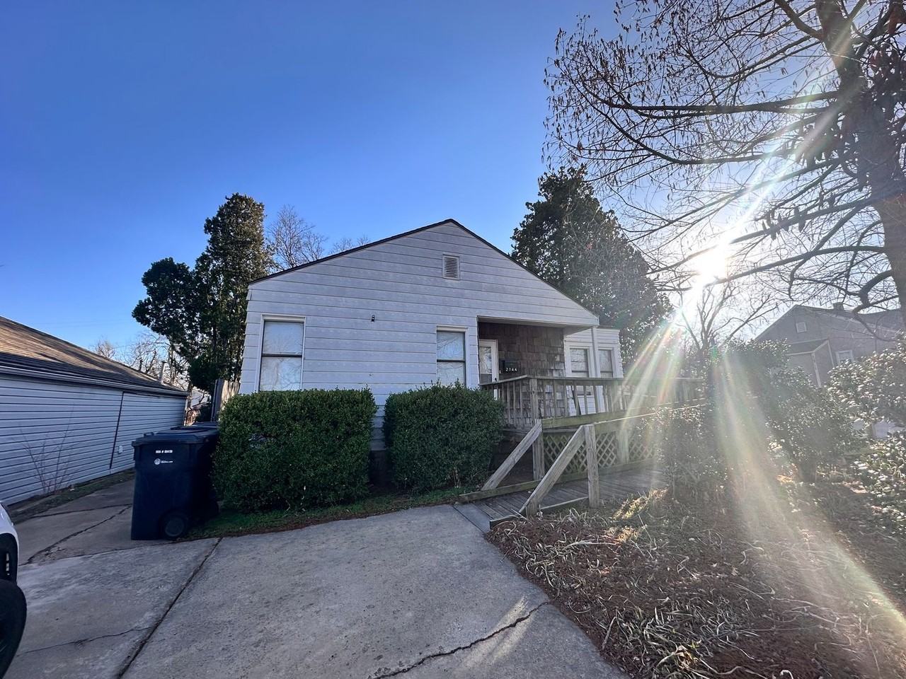 2144 Nw 36th St - Photo 2 of 31