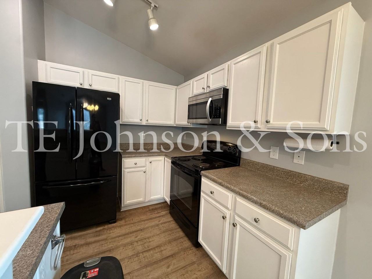 3119 Bushfield Dr - Photo 3 of 26