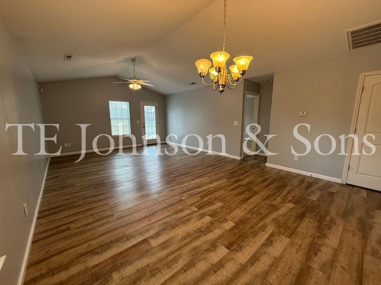 3119 Bushfield Dr - Photo 4 of 26