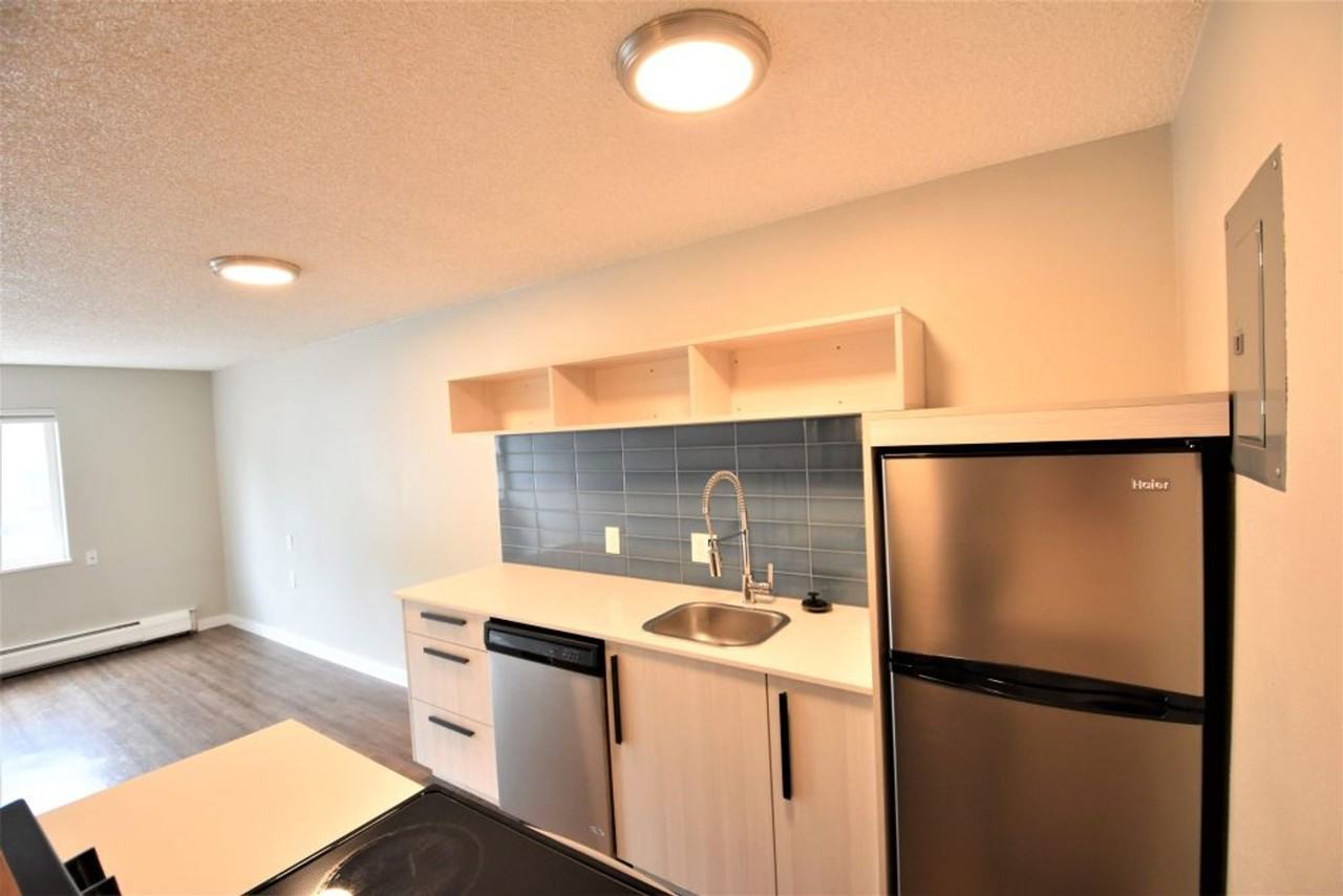 1707 22nd St - Photo 3 of 17