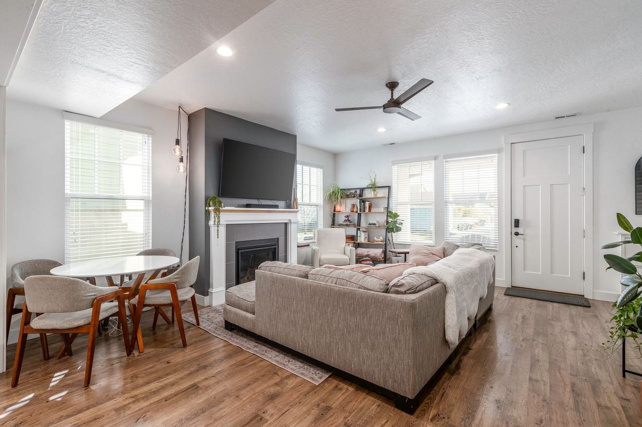 10566 S Oquirrh Lake Rd - Photo 7 of 20