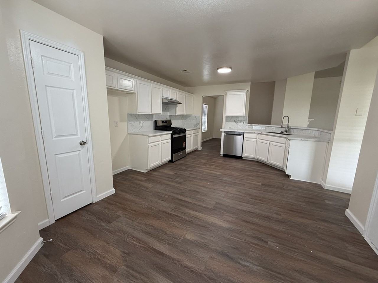 10514 Encino Pass Trl - Photo 4 of 26