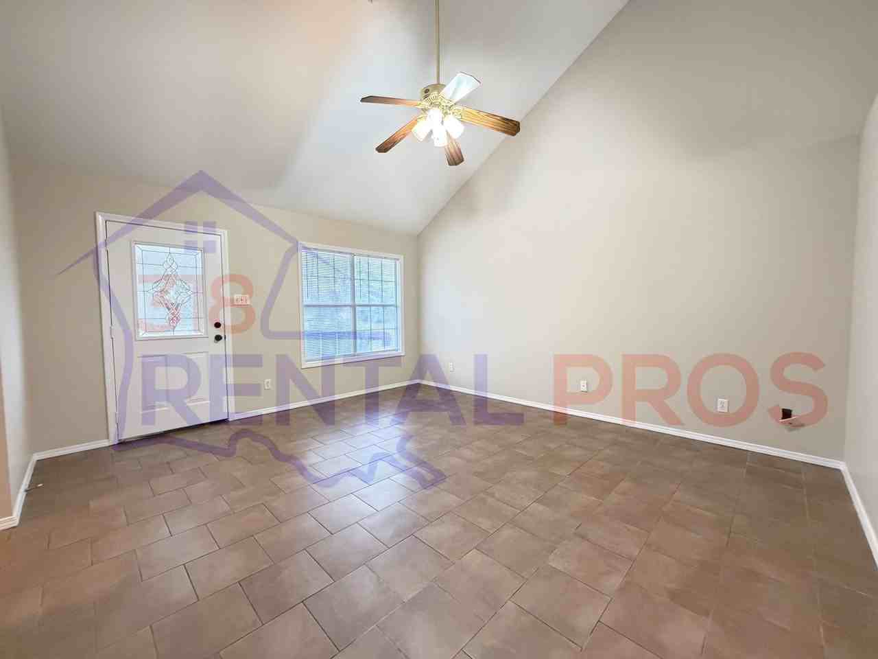 1305 Brewster Ave - Photo 6 of 28