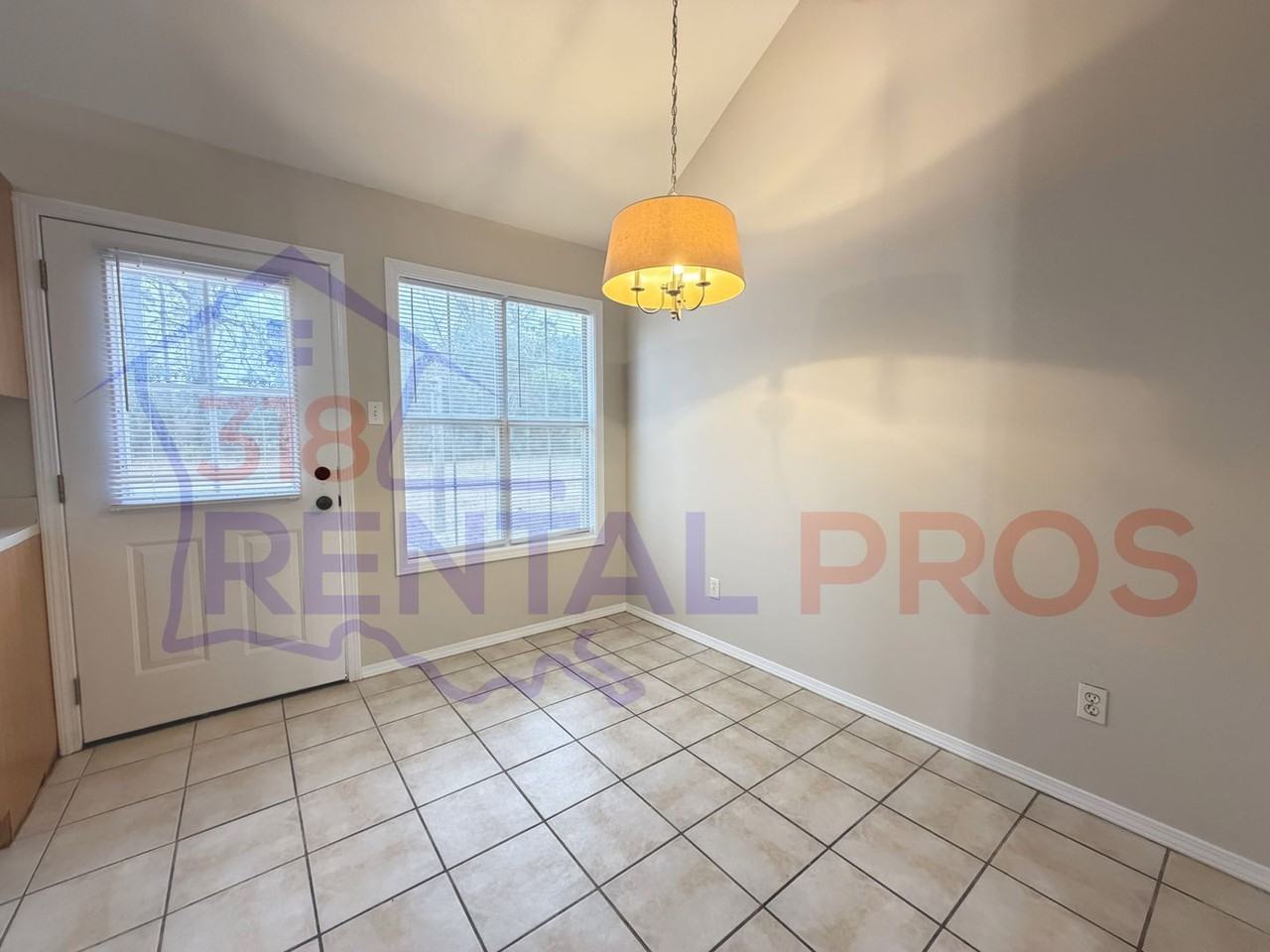 1305 Brewster Ave - Photo 7 of 28