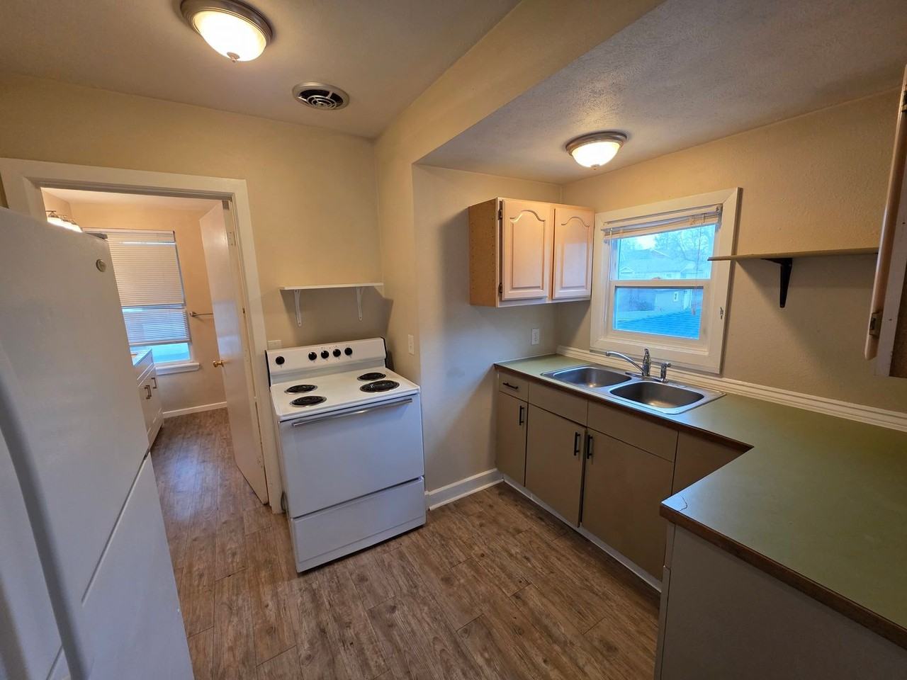 613 W Knox Ave - Photo 5 of 8