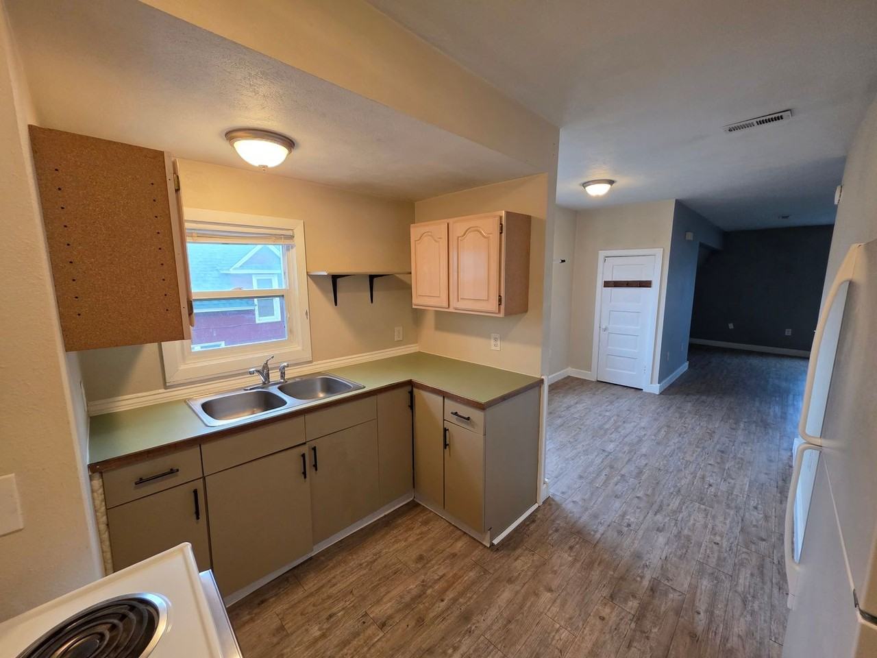 613 W Knox Ave - Photo 6 of 8