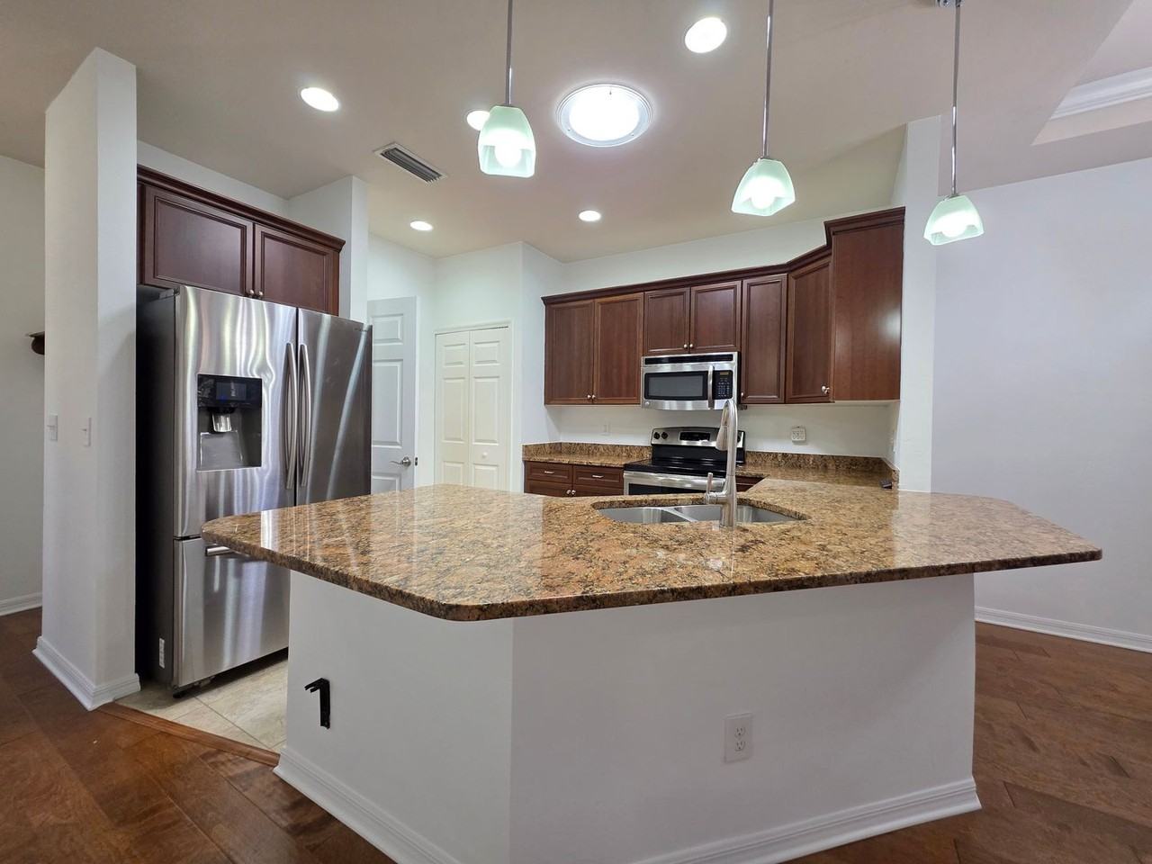 12719 Nw 12th Rd - Photo 7 of 32