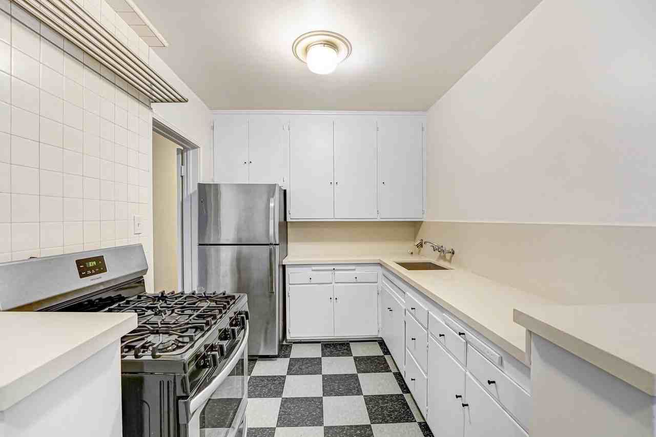 1946 N Vermont Ave - Photo 6 of 13