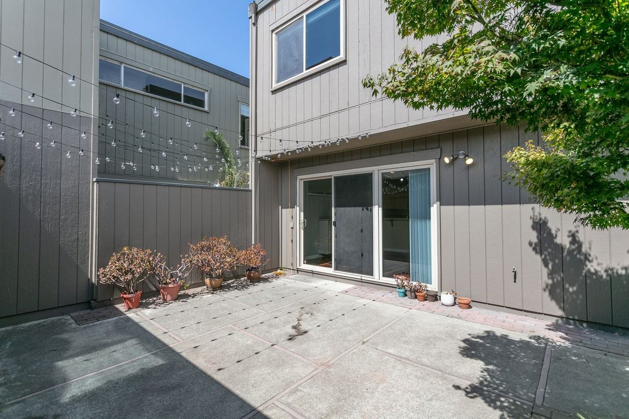 1017 Kingston Ln - Photo 2 of 18