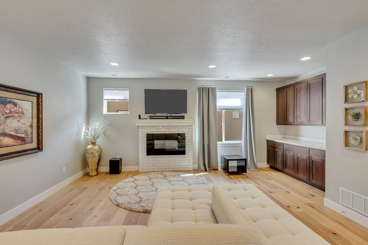 1419 E Komenda Way - Photo 3 of 24