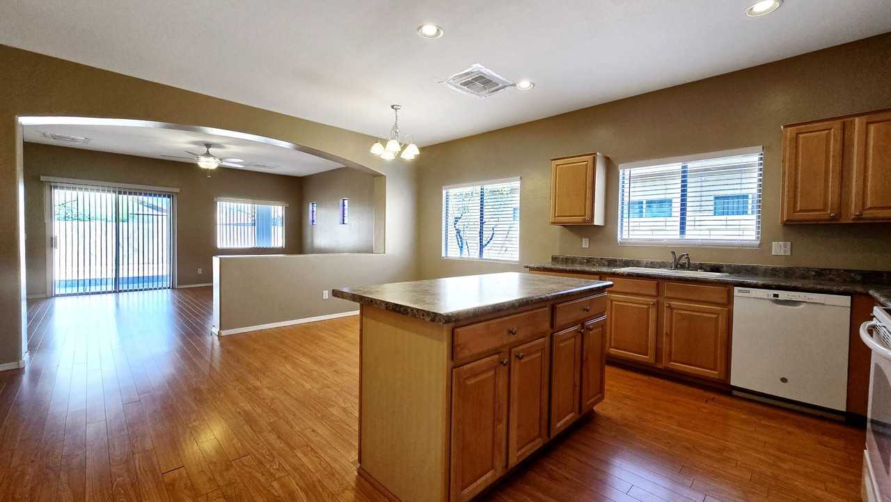 17586 W Agave Ct - Photo 5 of 44