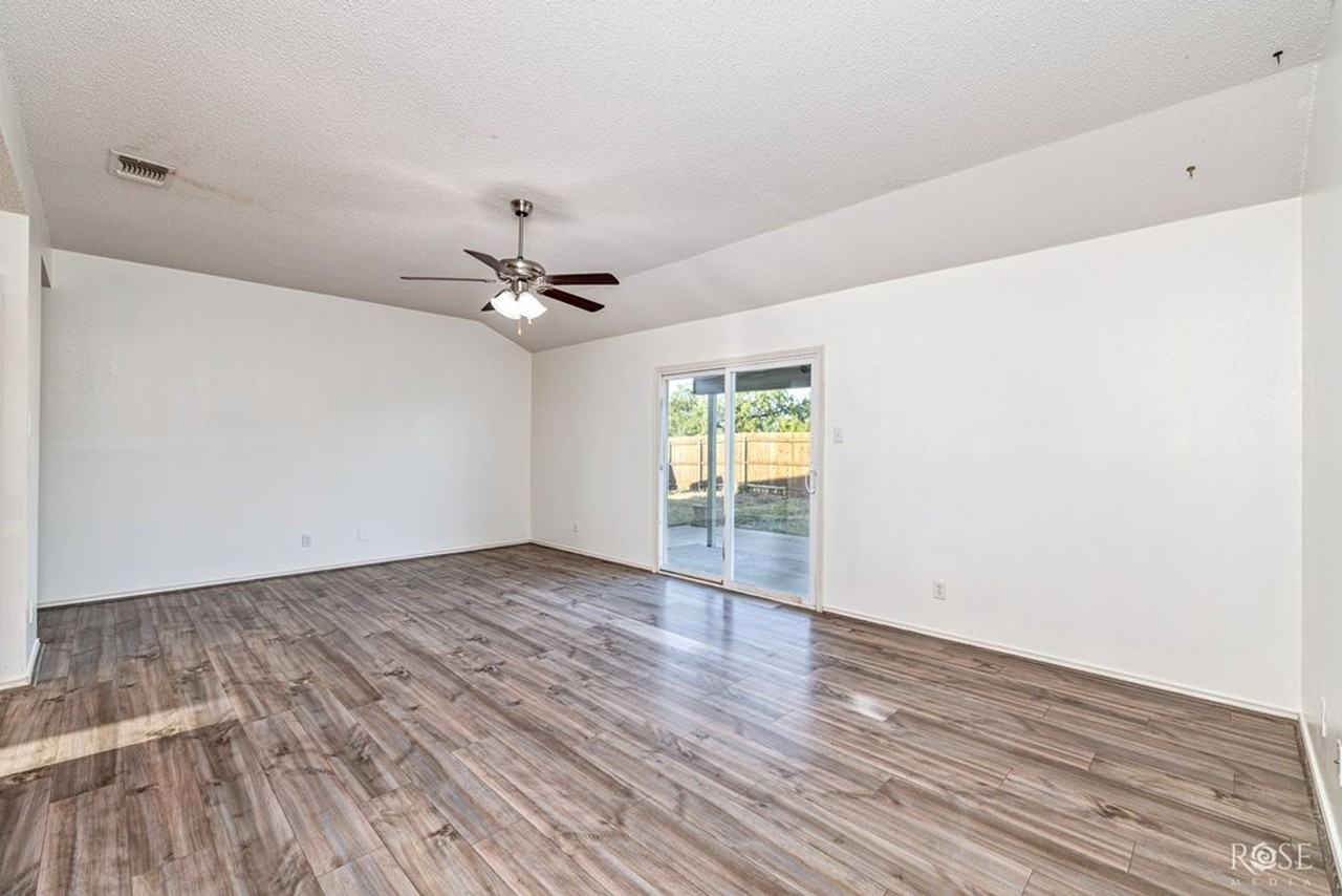 1229 Elmo Ln - Photo 6 of 24