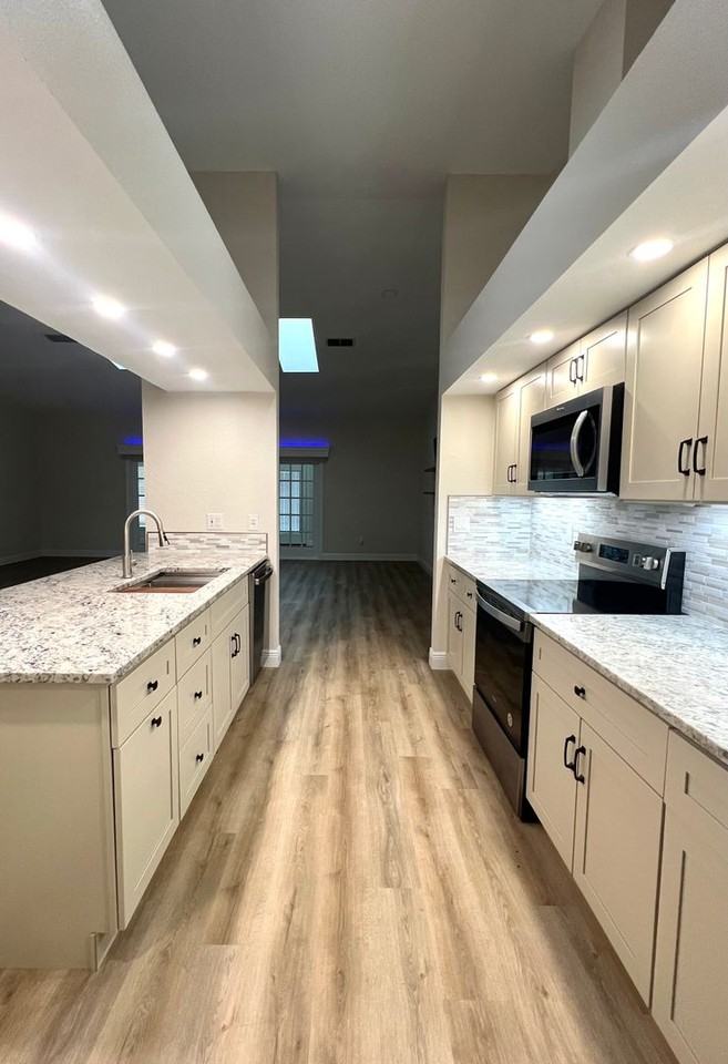 6533 Brentwood Dr - Photo 3 of 10