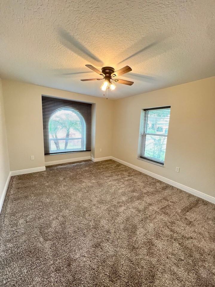 6533 Brentwood Dr - Photo 4 of 10