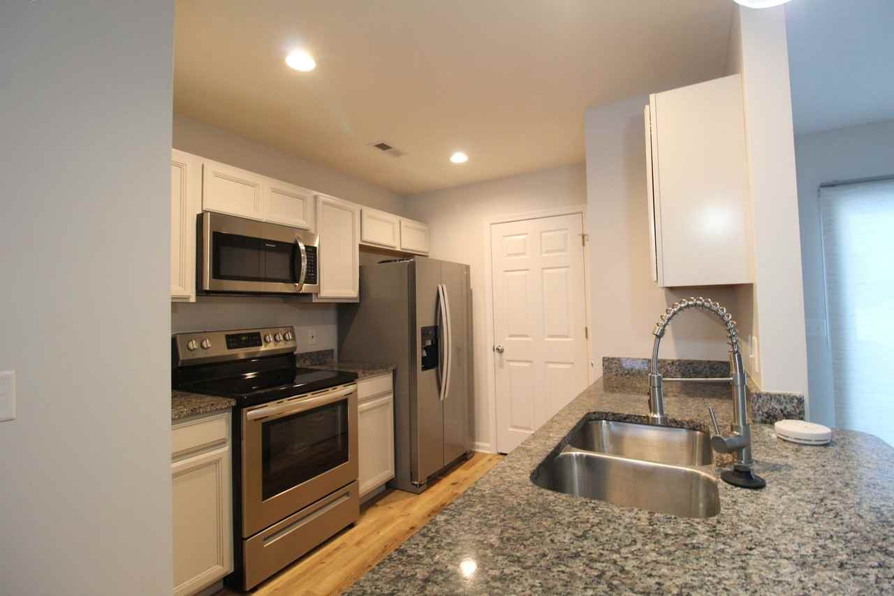 2941 Locust Grove Ct - Photo 2 of 20