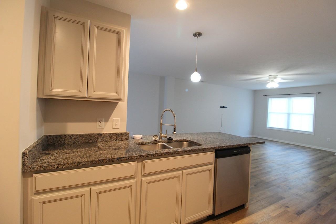 2941 Locust Grove Ct - Photo 3 of 20