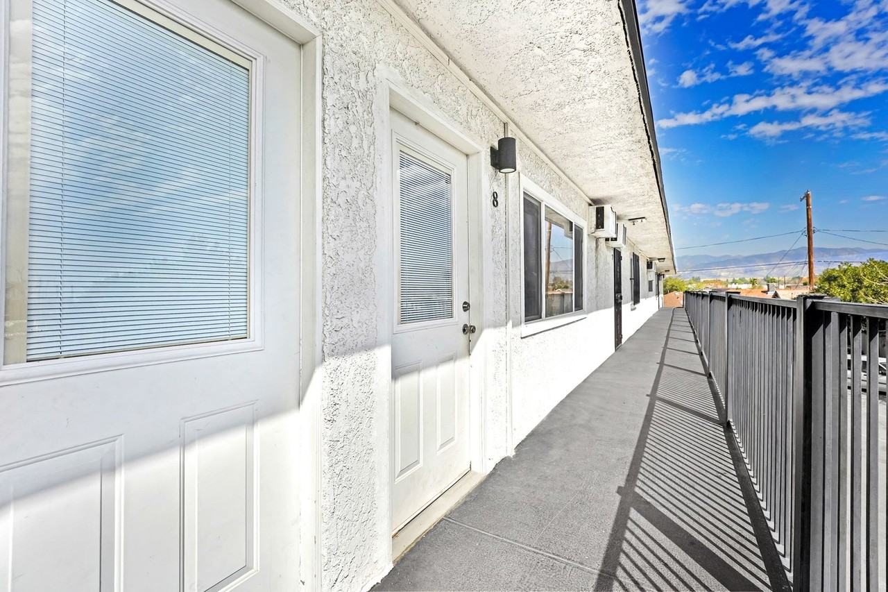 10028 San Fernando Rd - Photo 4 of 5