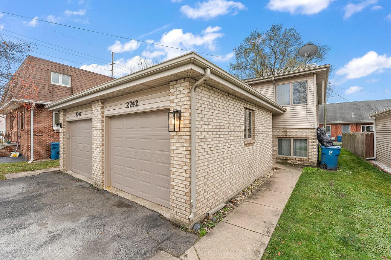 2742 Hart Rd - Photo 2 of 13