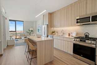 554 S Damen Ave - Photo 1 of 1