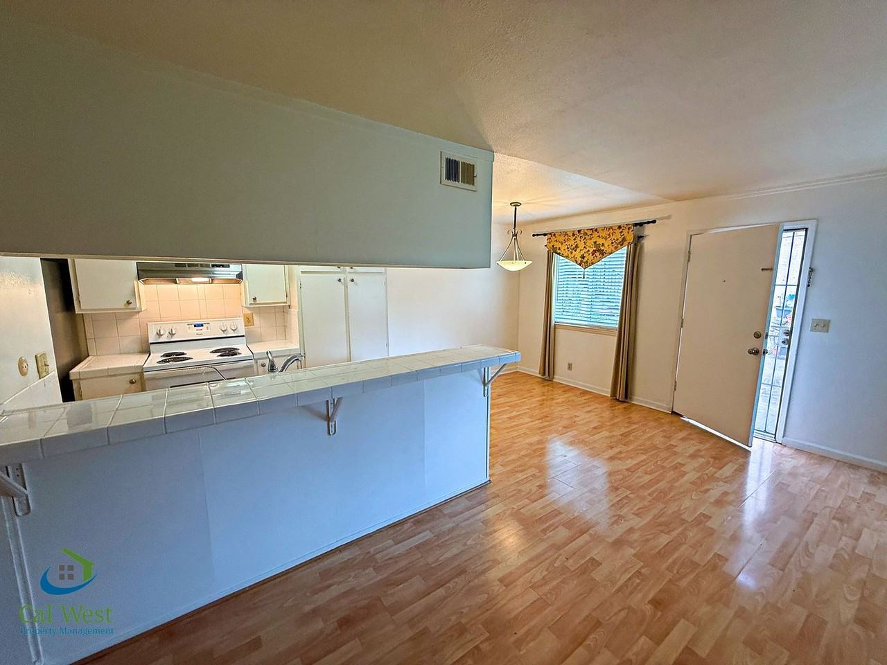 817 N Capitol Ave - Photo 6 of 30