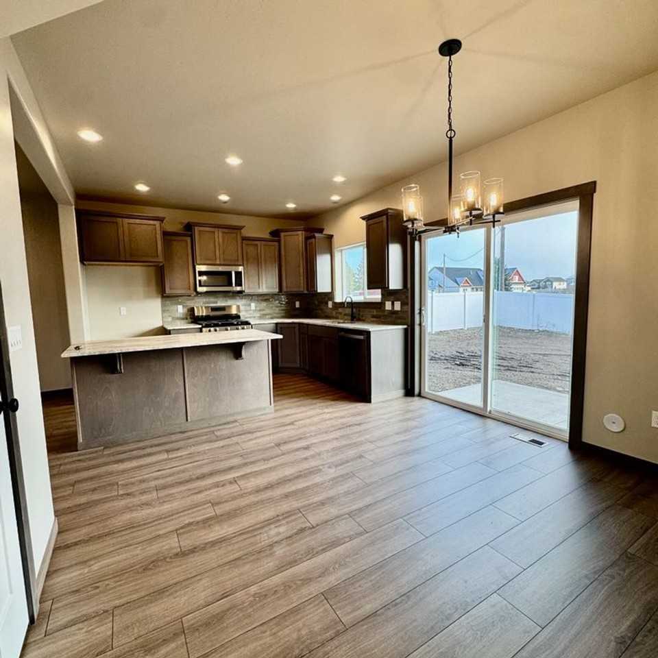 2762 N Neptune St - Photo 7 of 17