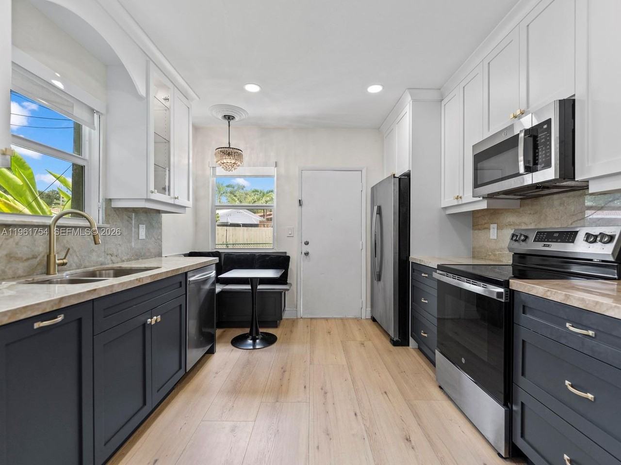201 Flagler Dr - Photo 2 of 15