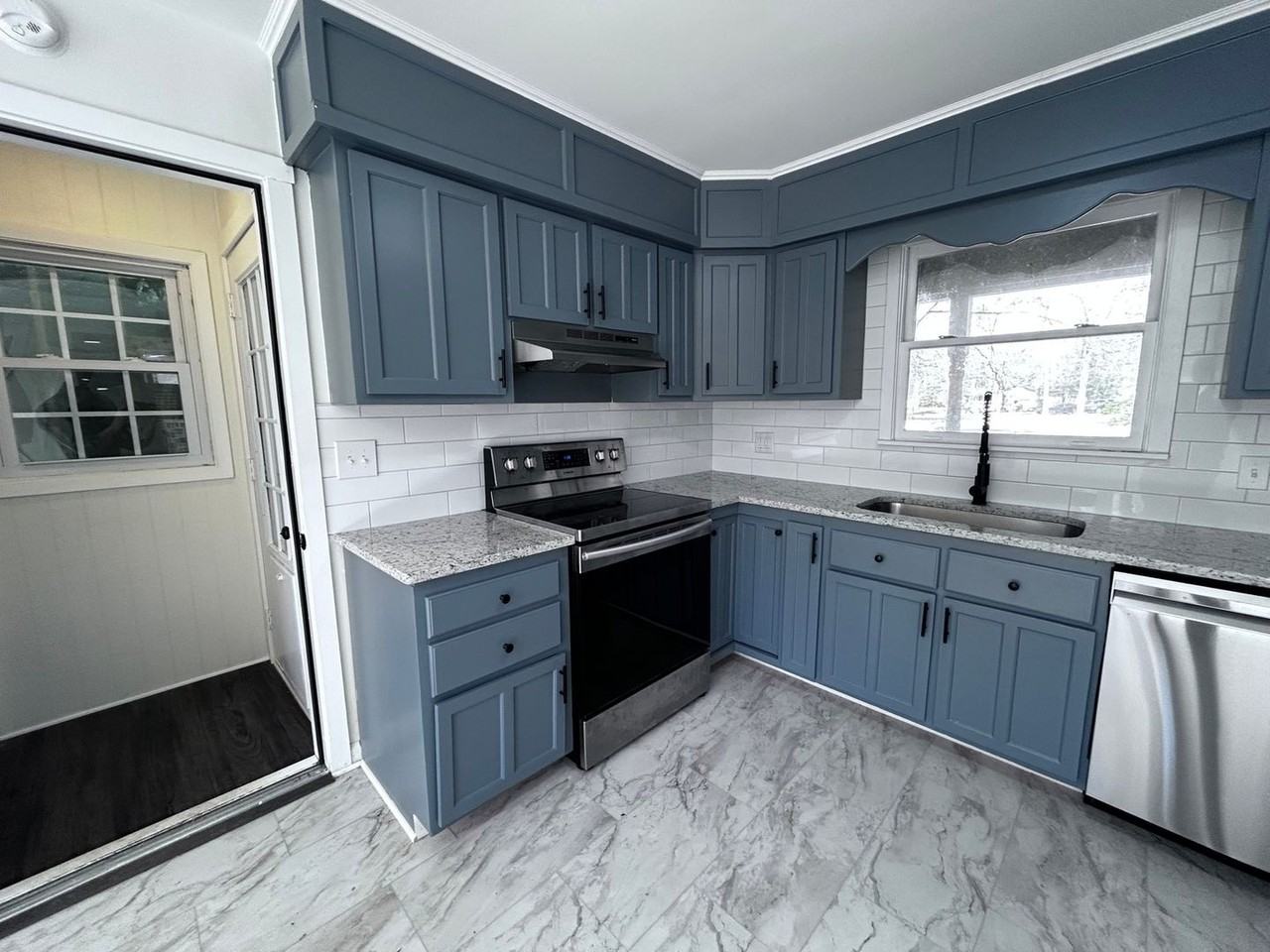 3700 Cairnbrook Ct - Photo 4 of 30