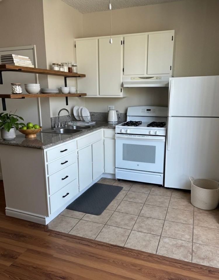 10256 Mcclemont Ave - Photo 5 of 11