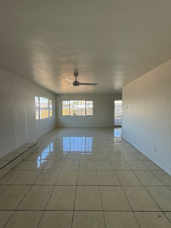 South 37th 4Plex - Photo 3 of 34