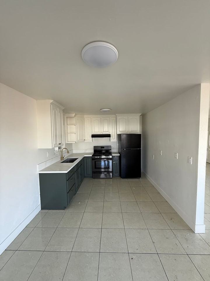 South 37th 4Plex - Photo 5 of 34