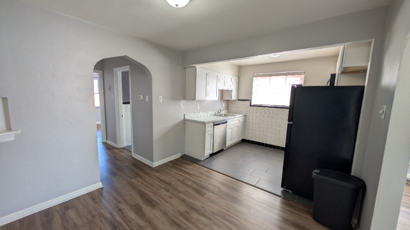 5825 Sunshine Dr - Photo 5 of 14