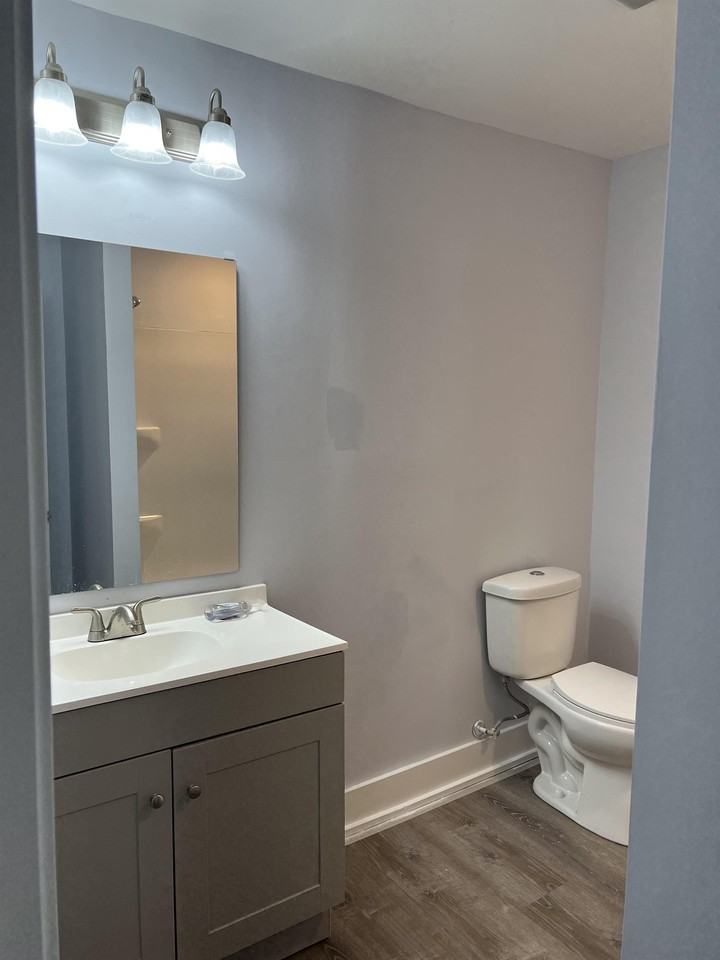 419 W 6th St - Photo 3 of 10