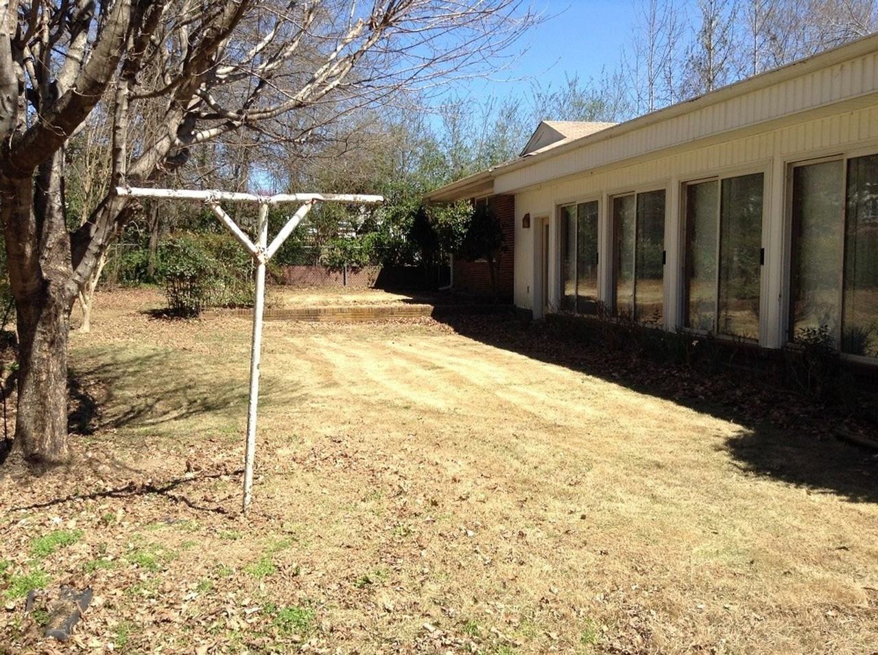 1245 Hull Rd - Photo 3 of 30