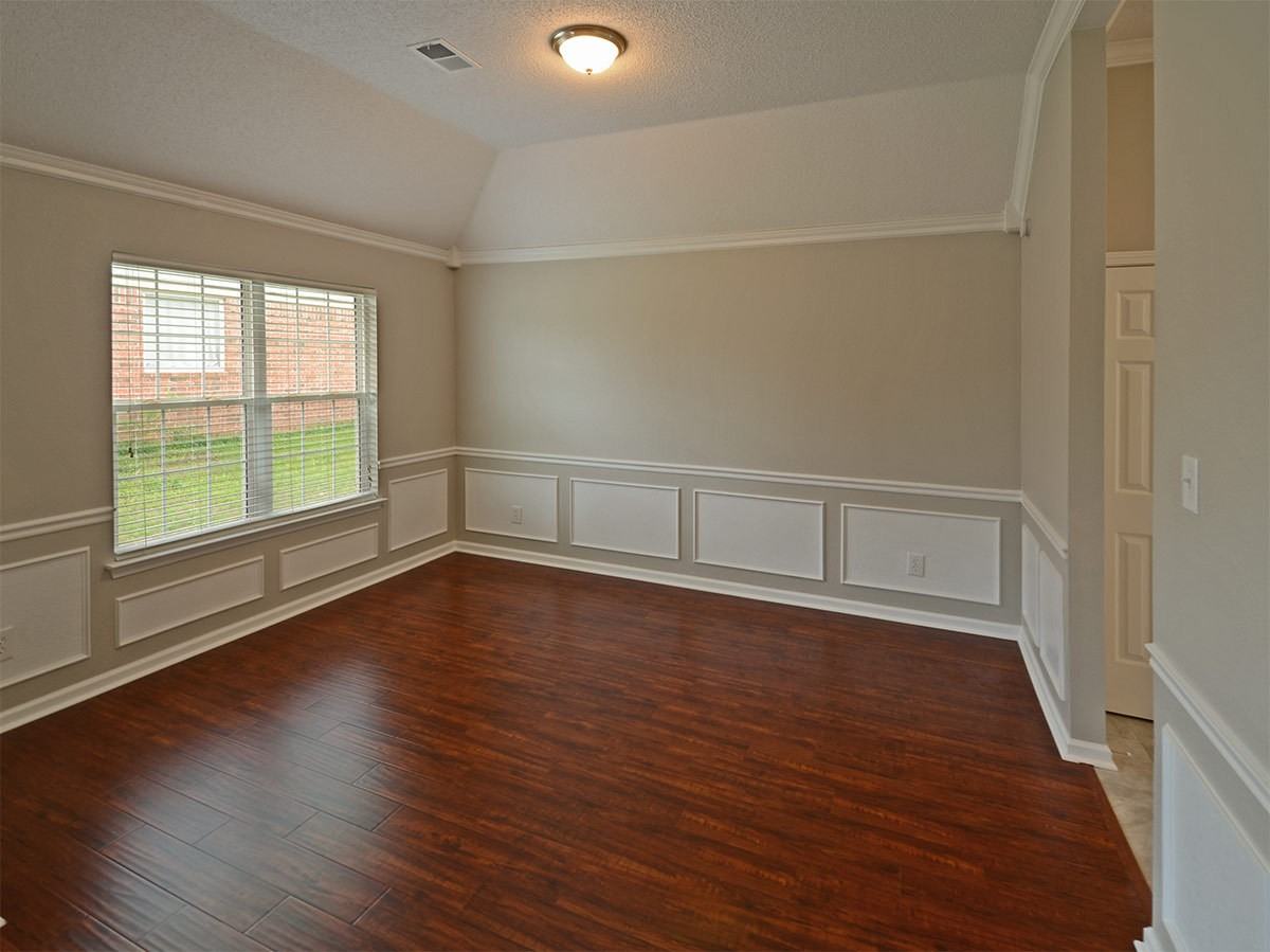 7031 Fernbank Ln - Photo 4 of 15