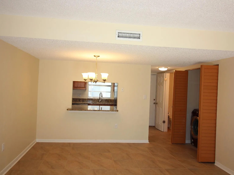 2567 Se 15th Ave #B - Photo 4 of 8